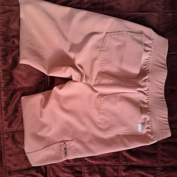 Figs Mauve Mandarin top W/ Zamora Joggers - Picture 6 of 10